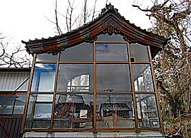 千代鶴神社本殿左側面