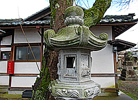 千代鶴神社拝殿右側面