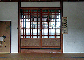 千代鶴神社拝殿内部