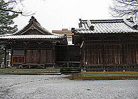 三国湊氷川神社拝殿・幣殿左側面