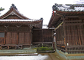 三国湊氷川神社拝殿・幣殿左側面