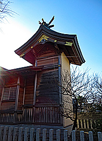 杉杜白髭神社本殿左背面