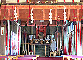 五社神社拝殿内部