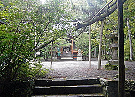 名倉石楯尾神社境内入口