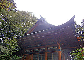 名倉石楯尾神社拝殿近景右より