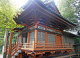 名倉石楯尾神社拝殿近景左より
