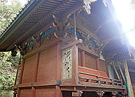 三崎海南神社本殿右背面