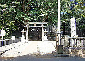 上草柳熊野神社社頭
