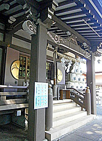 上草柳熊野神社拝殿向拝右より