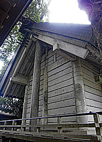 相模神戸神社社殿右側面