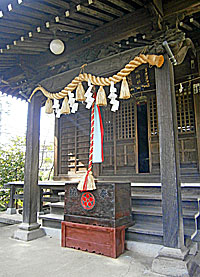 日吉本町駒林神社拝殿向拝左より