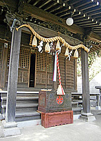 日吉本町駒林神社拝殿向拝右より