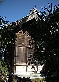 久里浜八幡神社本殿右背面