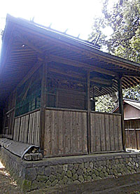 上大井三嶋神社本殿左背面