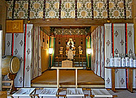 菊名白山神社拝殿内部