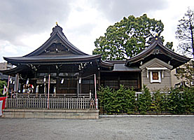 溝口神社社殿左側面