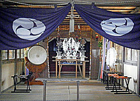 長井熊野神社拝殿内部