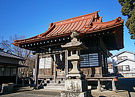 西富岡八幡神社拝殿近景左より