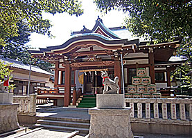 櫻森稲荷神社拝殿左より