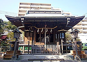 汐入子之神社拝殿近景正面
