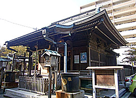 汐入子之神社拝殿近景左より
