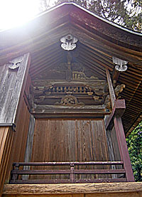 吉濱素鵞神社本殿左側面