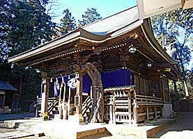 稲田菅子之神社拝殿近景左より