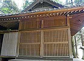 須軽谷八幡神社拝殿右側面