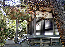 たちばな台子ノ神社拝殿左側面