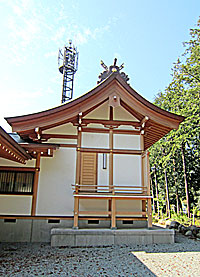 高森神社本殿左側面
