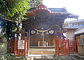 高津諏訪神社拝殿近景