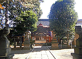 高津諏訪神社拝殿遠景