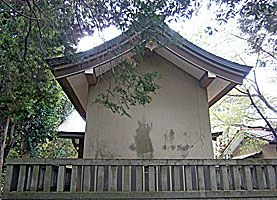麻生月讀神社本殿背面