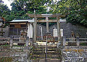 和田八雲神社参道入口