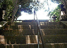 和田神明白旗神社階段
