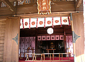 彌生神社拝殿内部