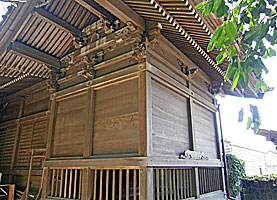 材木座五所神社本殿左背面