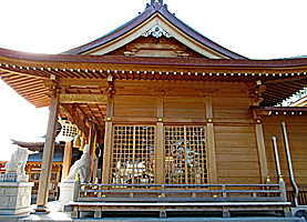 新北神社拝殿左側面