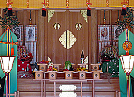 新北神社拝殿内部