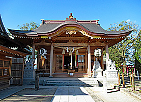 新北神社拝殿正面