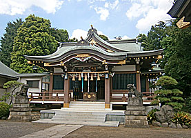 赤塚氷川神社拝殿左より