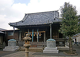 赤塚諏訪神社拝殿左より