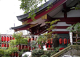 茶ノ木稲荷神社拝殿側面