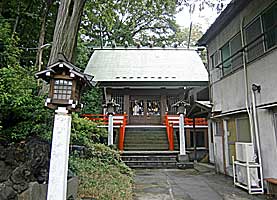 東山藤稲荷神社社殿遠景
