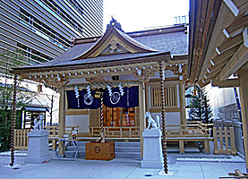 福徳神社（芽吹神社）社殿左より