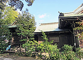 半田稲荷神社社殿側面