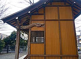 日野八幡神社社殿左側面