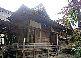 平尾杉山神社社殿全景左より