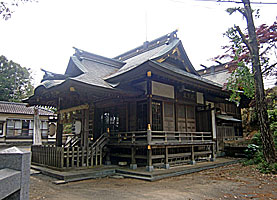 平尾杉山神社社殿全景左より