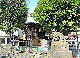 本郷氷川神社拝殿左より